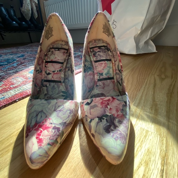 Floral pointed toe pumps - Picture 4 of 5